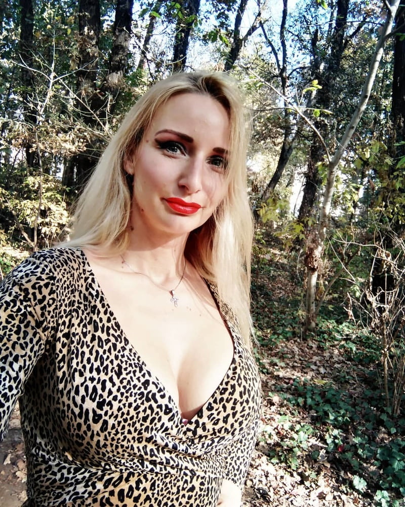 Serbe blonde fille putain gros seins naturels ivana mladenovic
 #104512847
