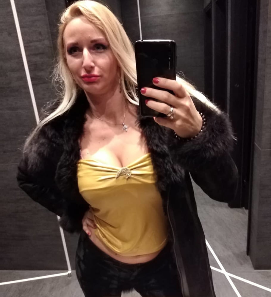 Serbe blonde fille putain gros seins naturels ivana mladenovic
 #104512860