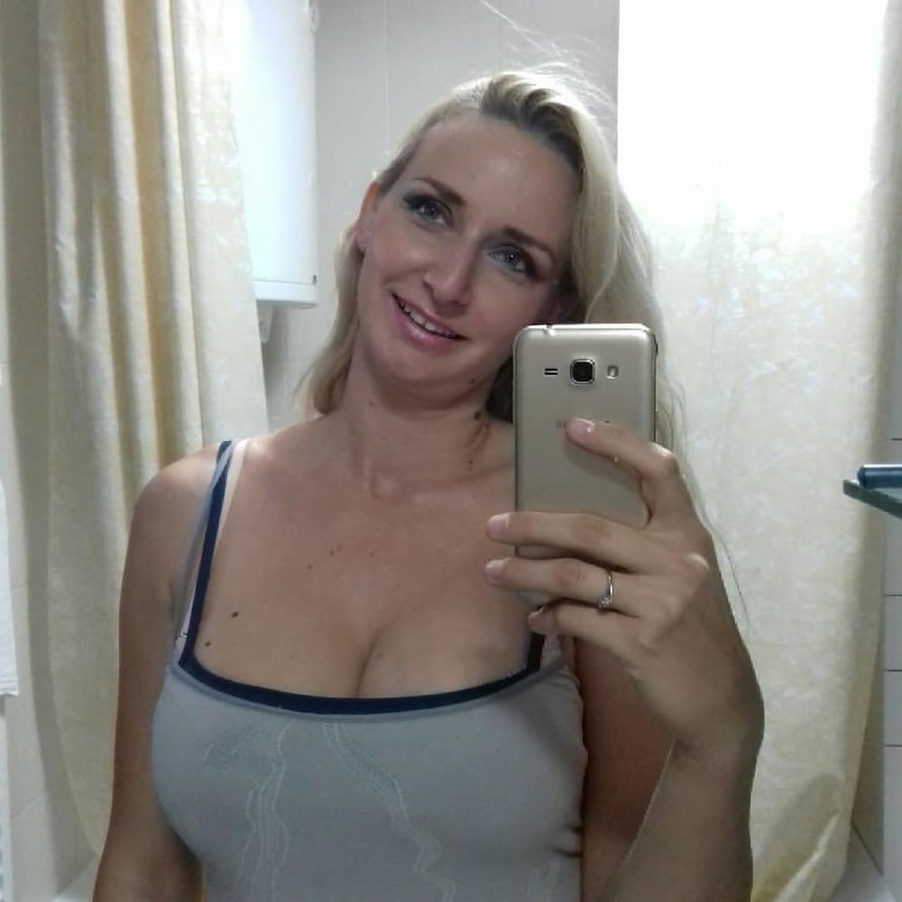 Serbe blonde fille putain gros seins naturels ivana mladenovic
 #104512866