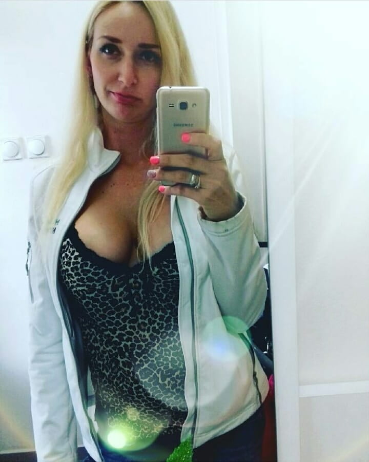 Serbe blonde fille putain gros seins naturels ivana mladenovic
 #104512914