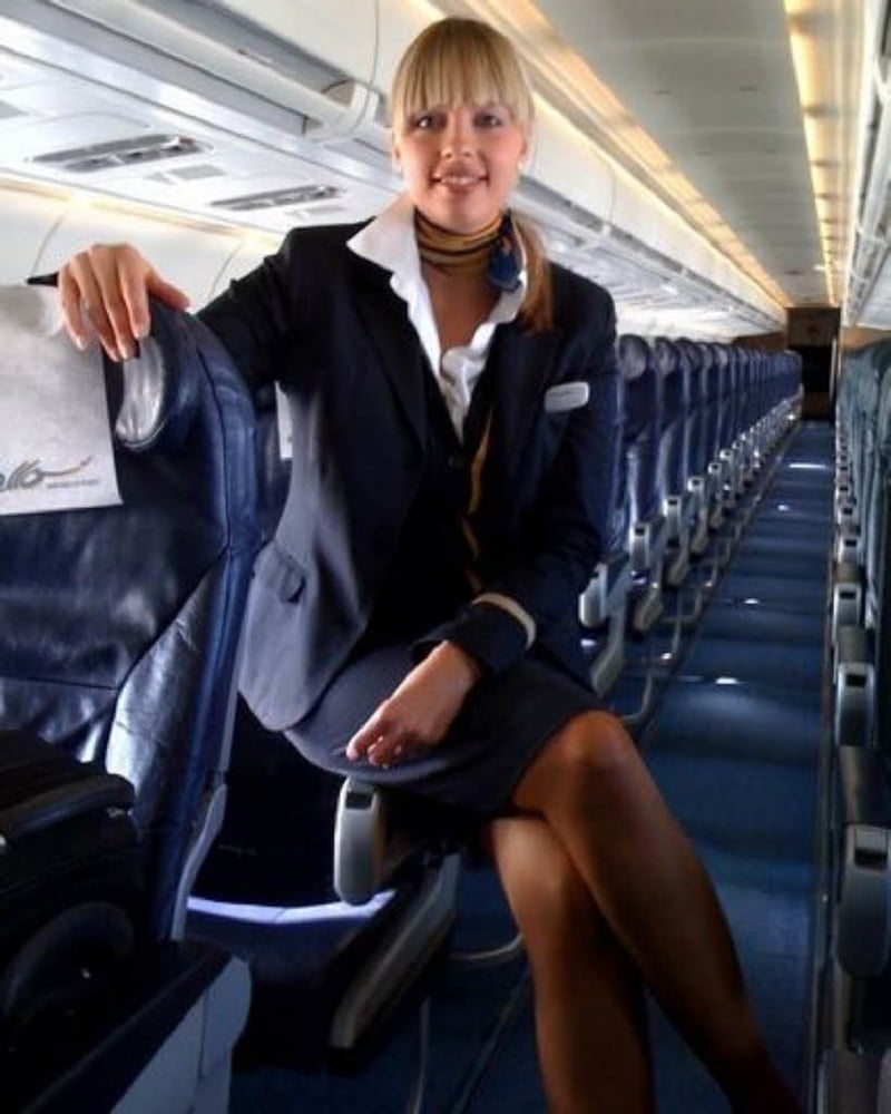 Sexy Stewardess in Fersen und Strümpfen 2
 #87936744