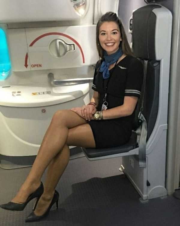 Sexy Stewardess in Fersen und Strümpfen 2
 #87936782