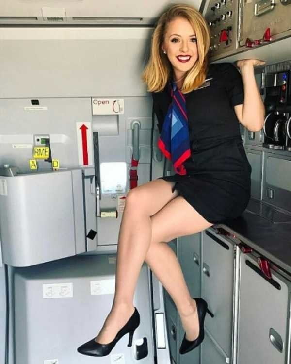 Sexy Stewardess in Fersen und Strümpfen 2
 #87936836