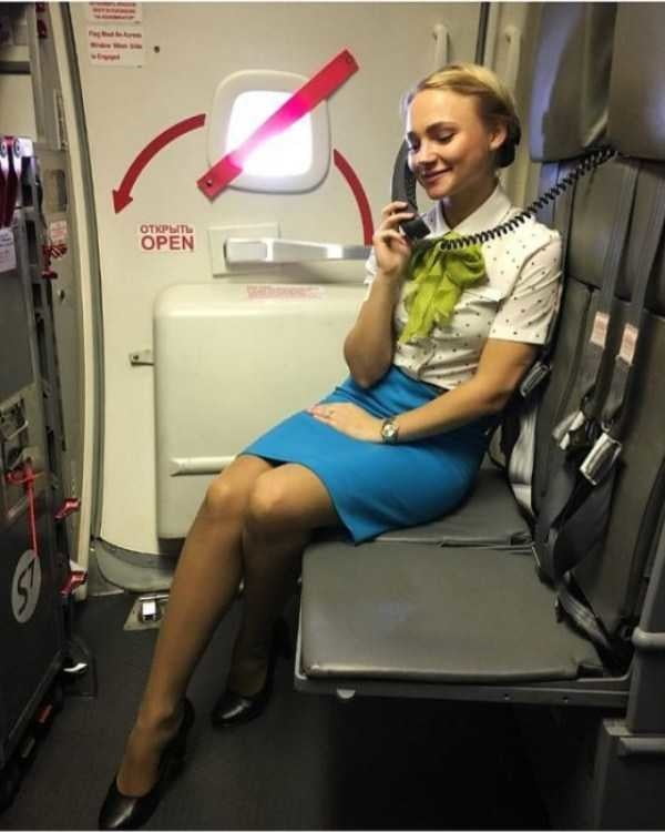 Sexy Stewardess in Fersen und Strümpfen 2
 #87936839