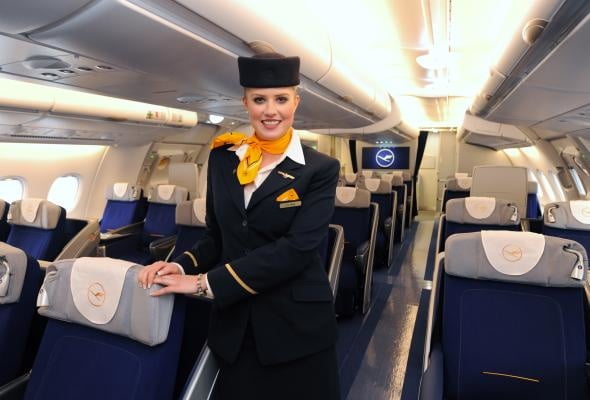 Sexy Stewardess in Fersen und Strümpfen 2
 #87936882