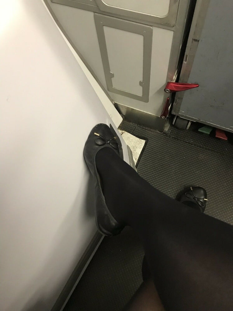 Sexy Stewardess in Fersen und Strümpfen 2
 #87936921