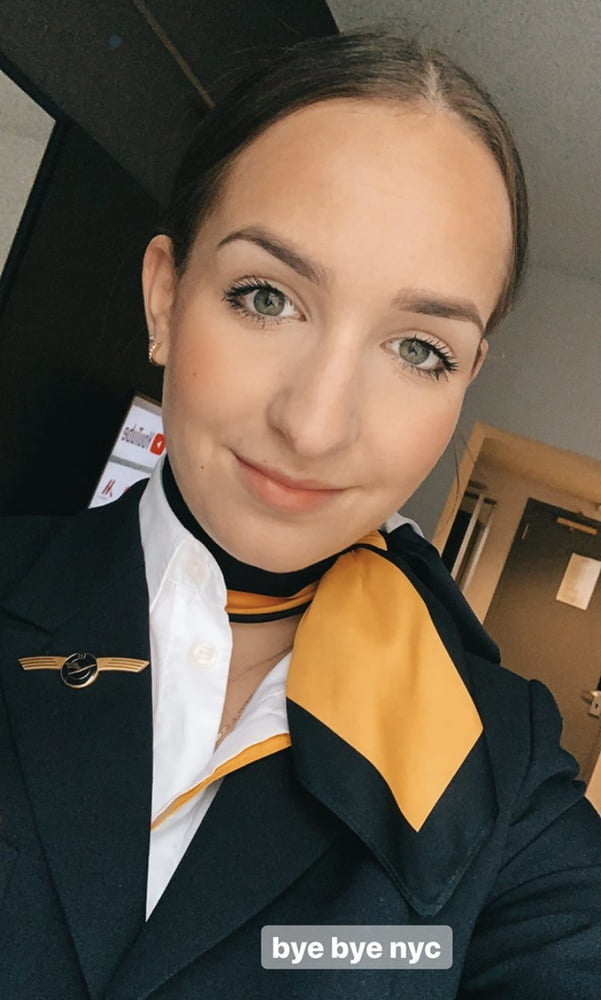 Sexy Stewardess in Fersen und Strümpfen 2
 #87936953