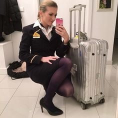 Sexy Stewardess in Fersen und Strümpfen 2
 #87936995