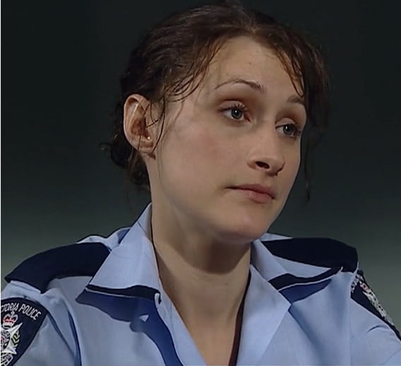 テレビの女性警察官
 #81011038