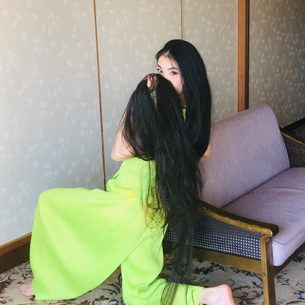 Asiatique cheveux très longs fille
 #95593534