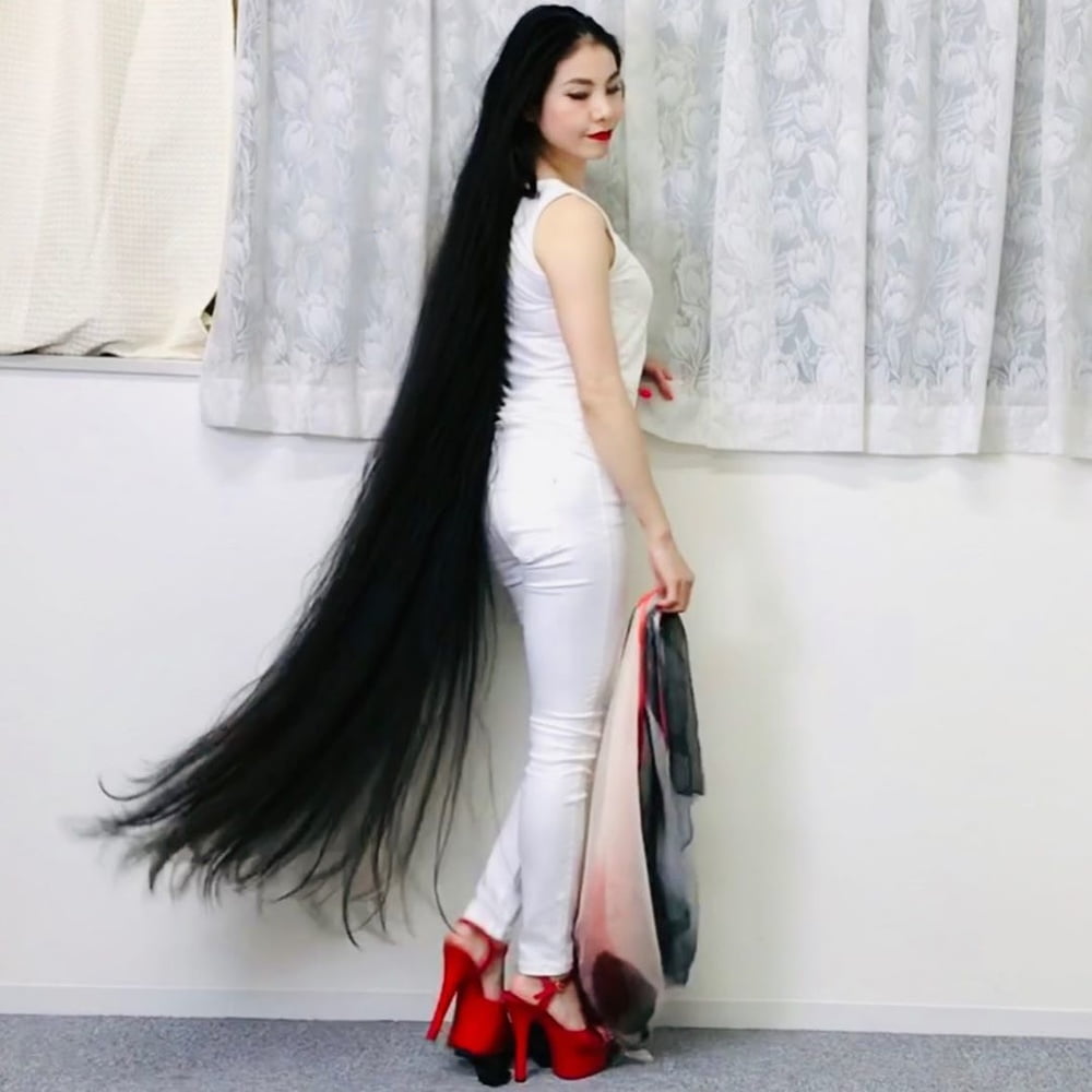 Asiatique cheveux très longs fille
 #95593608
