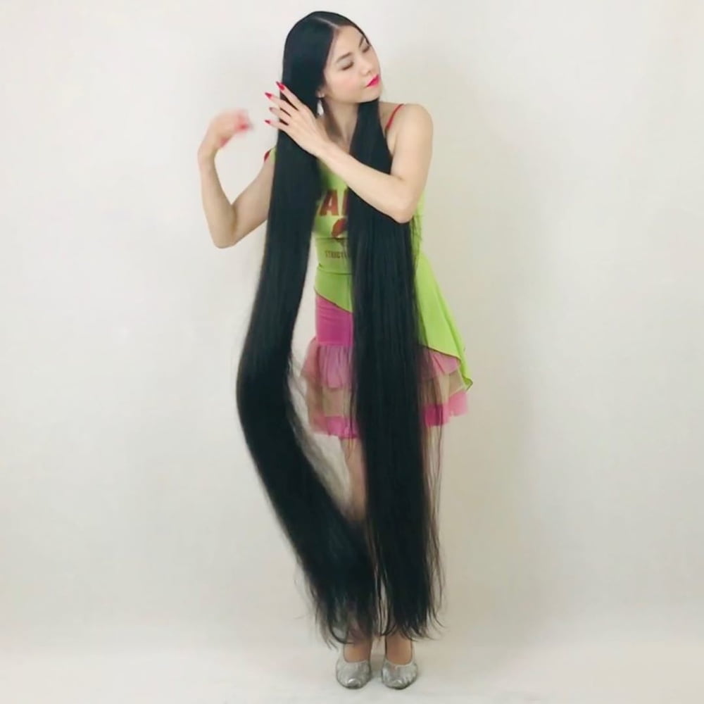 Asiatique cheveux très longs fille
 #95593614