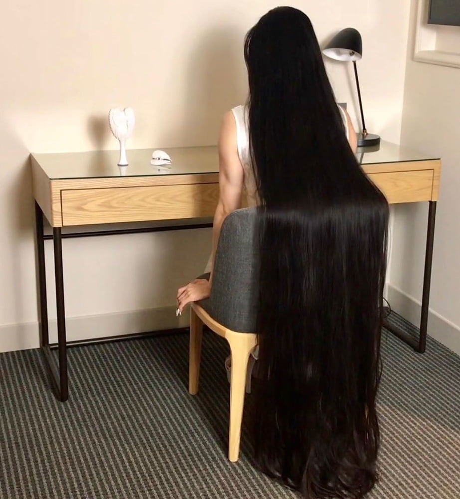 Asiatique cheveux très longs fille
 #95593784