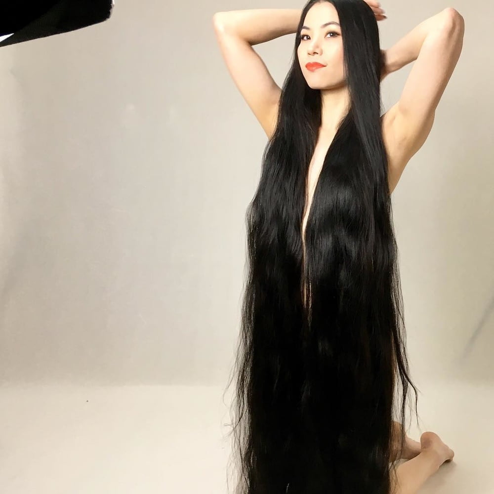 Asiatique cheveux très longs fille
 #95594086
