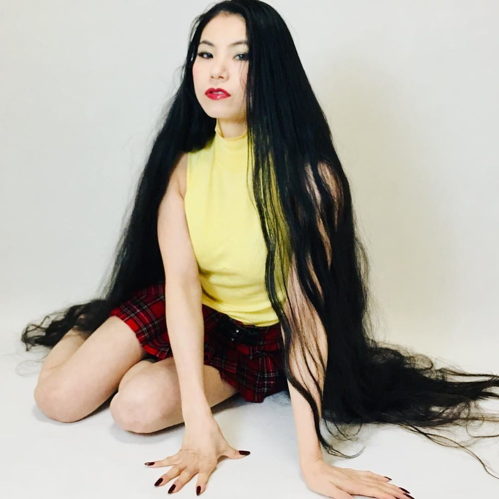 Asiatique cheveux très longs fille
 #95594095