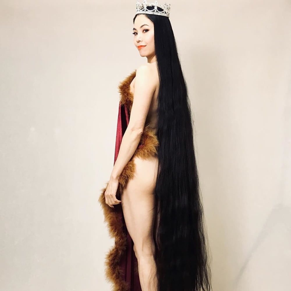Asiatique cheveux très longs fille
 #95594123