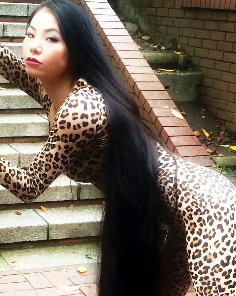 Asiatique cheveux très longs fille
 #95594134
