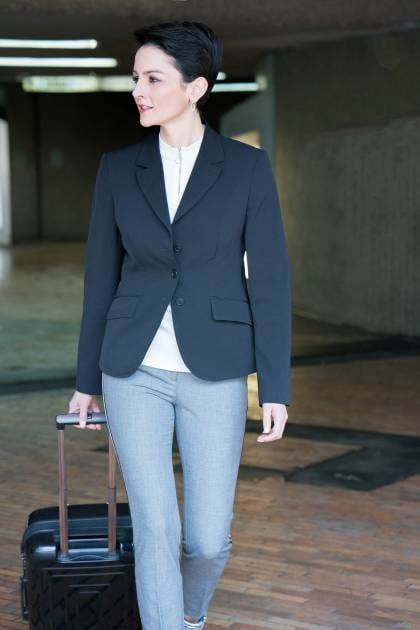 Varios modelos de best-ager impresionantemente sexy
 #104185872