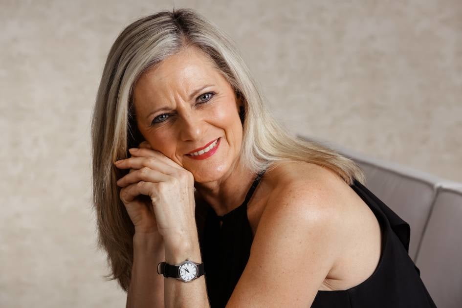 Varios modelos de best-ager impresionantemente sexy
 #104185888