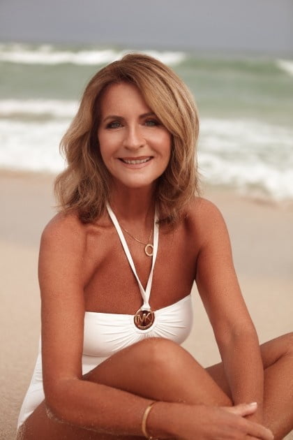 Varios modelos de best-ager impresionantemente sexy
 #104185944