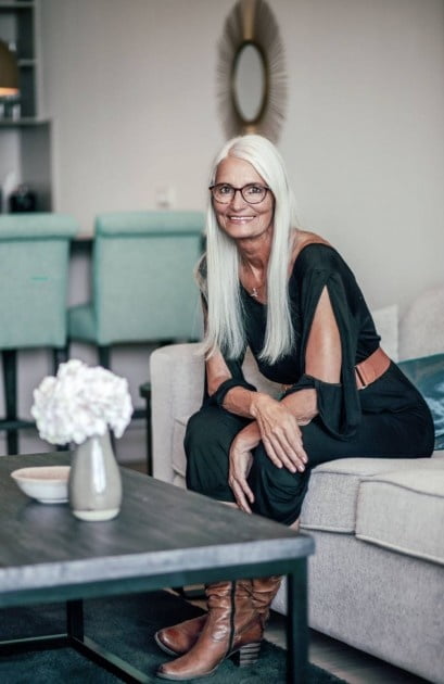 Varios modelos de best-ager impresionantemente sexy
 #104186029