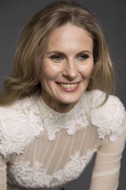 Varios modelos de best-ager impresionantemente sexy
 #104186092