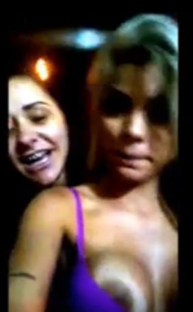 DUAS PUTINHAS #91797734