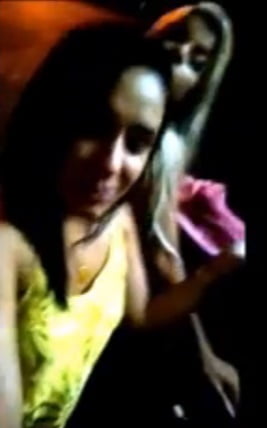 DUAS PUTINHAS #91797755