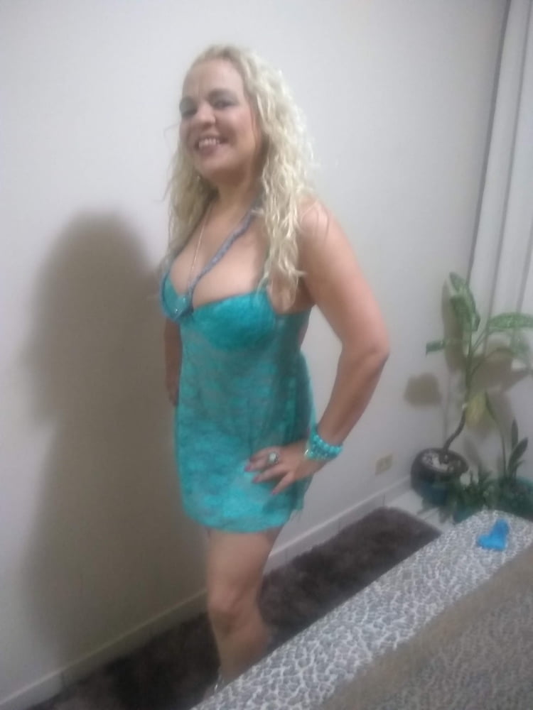 coroa loira tesuda #80564318