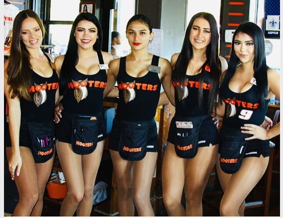 Hooters fighe
 #91218927