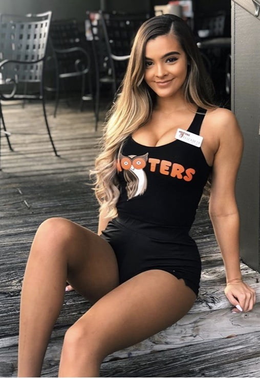 Hooters fighe
 #91218953