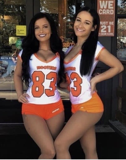Hooters fighe
 #91218986