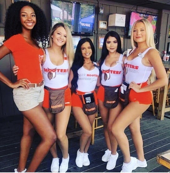 Hooters fighe
 #91218994