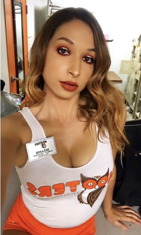 Hooters fighe
 #91219032