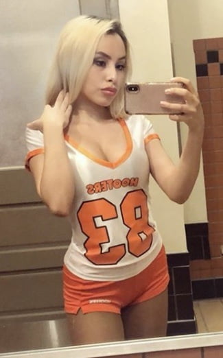 Hooters fighe
 #91219054