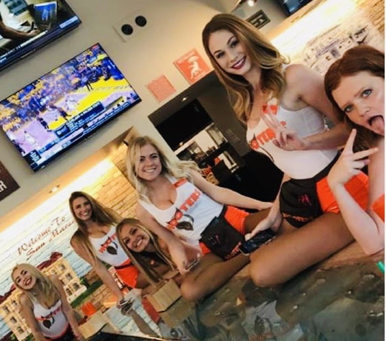 Hooters fighe
 #91219064