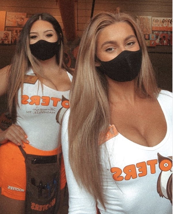 Hooters fighe
 #91219069
