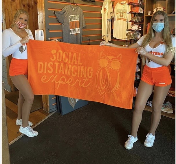 Hooters fighe
 #91219087