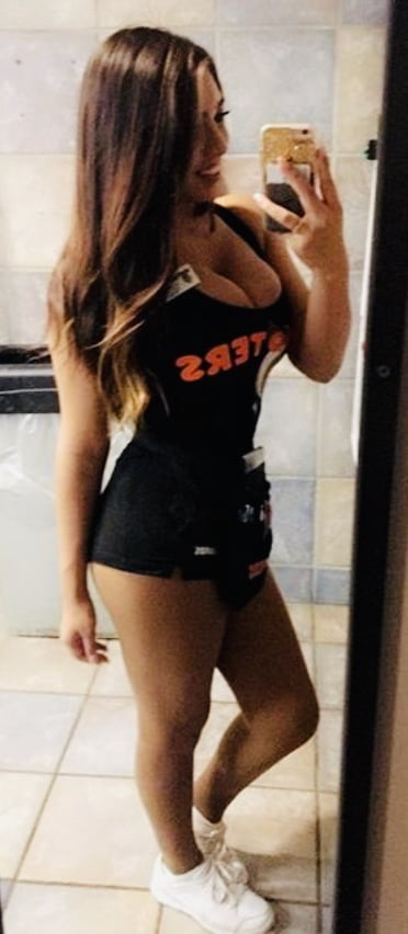 Hooters fighe
 #91219089