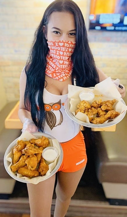 Hooters fighe
 #91219097