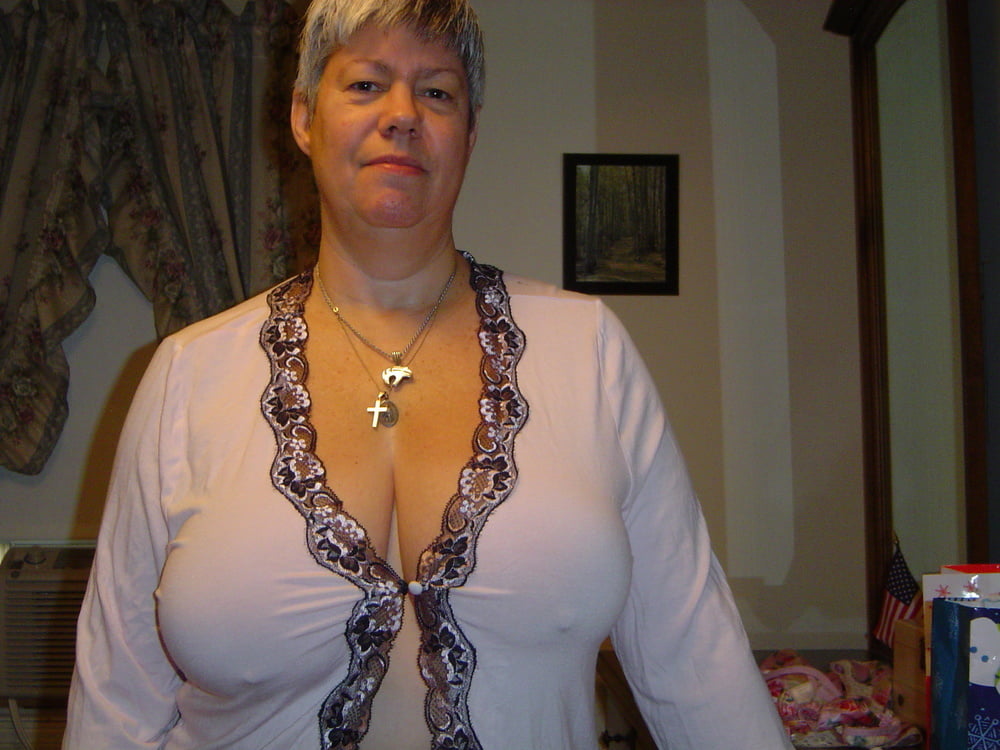 Hot grey haired granny who looks like a great fuck #91569336