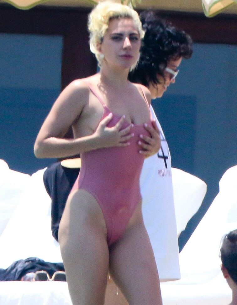 Lady Gaga nude #108001159