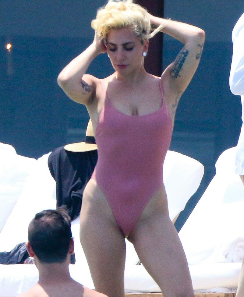 Lady Gaga desnuda #108001160