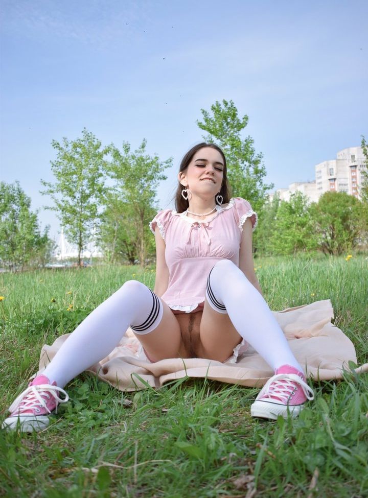 Lazypurpleleaf desnuda #109236881