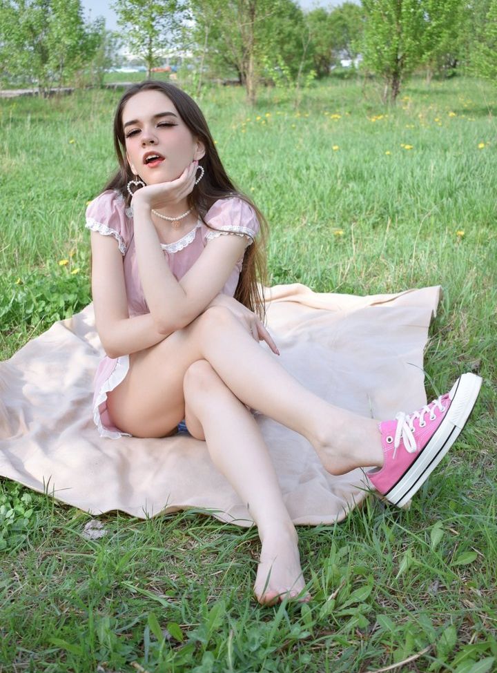 Lazypurpleleaf desnuda #109236897