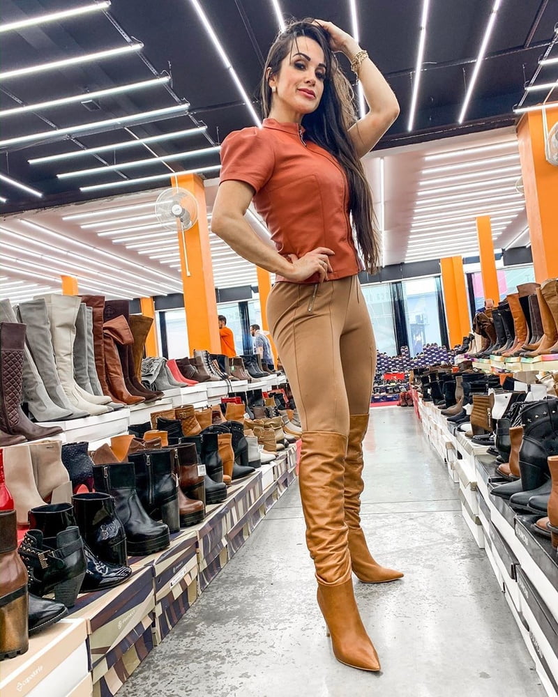 Milfs & gilfs con botas no.35
 #102684286
