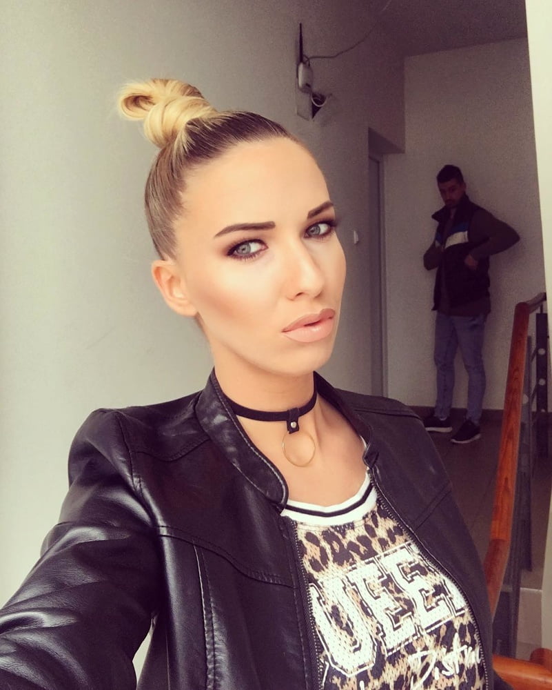Aleksandra p. heiße serbische blonde Sängerin
 #80163704