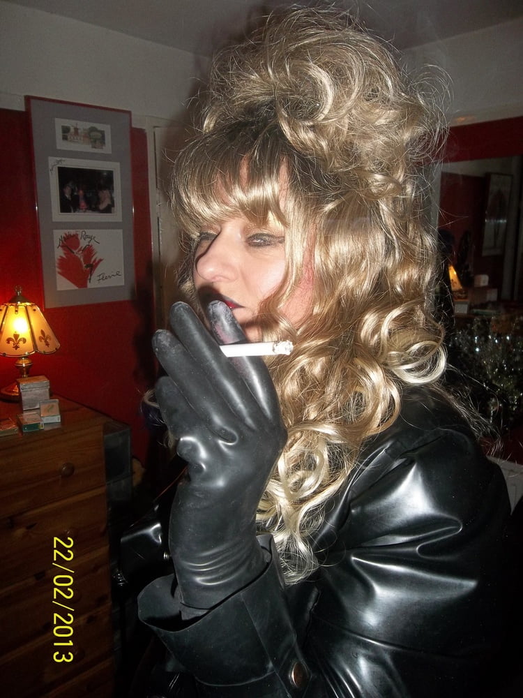Hubby wollte Rauchen Schlampe Frau gab ich ihm eine Hure
 #106626071