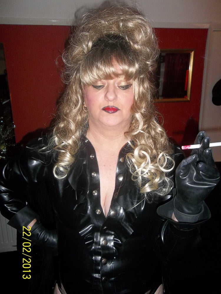 Hubby wollte Rauchen Schlampe Frau gab ich ihm eine Hure
 #106626074