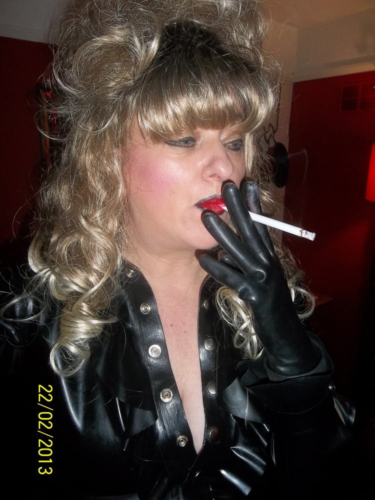 Hubby wollte Rauchen Schlampe Frau gab ich ihm eine Hure
 #106626078